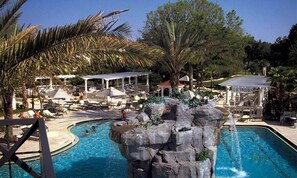 Pool - Very Fun 2 BR Condo Near Disney World Sleeps 8 (Kissimmee)