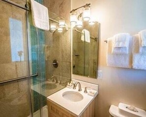 Bathroom - Studio Sleeps 4 w/ Pool & Ocean View (Charlotte Amalie)