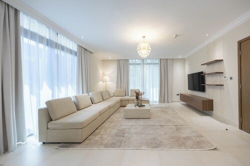 Bloomfields 5BR plus M Villa in West Yas