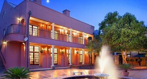 Exterior - Spacious 1BR Loft Suite | Kitchen & Sofa Bed (Charleston)