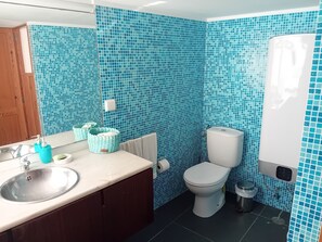 Bathroom - Vrbo Property (Santo Amaro)