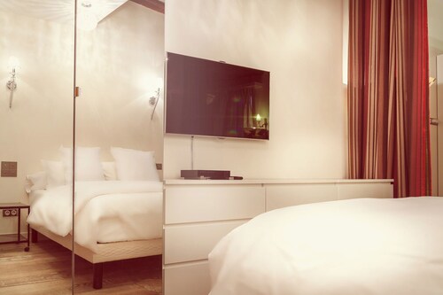 Luxury 1BR 2BA close to place des vosges fully A/C