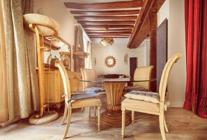 Dining - Luxury 1BR 2BA close to place des vosges fully A/C (Paris)