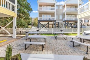 Outdoor dining - Sandy Shores III beach Resort 2BR's (Murrells Inlet)