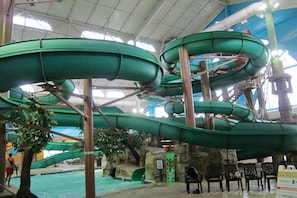 Pool - Odyssey Dells 2 Bedroom (Wisconsin Dells)