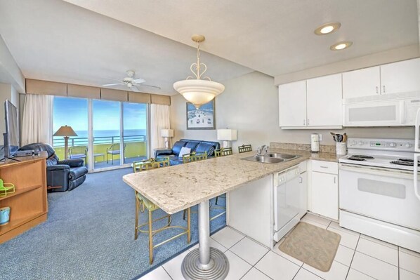 Private kitchen - Ocean Walk Resort 1 BR Daytona 500 (Daytona Beach)