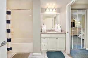 Bathroom - Ocean Walk Resort 1 BR Daytona 500 (Daytona Beach)