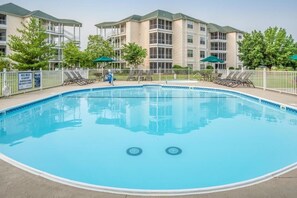 Pool - Branson 2BR Retreat | Near Lake & Attractions (Branson)