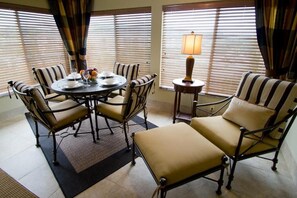 Dining - Branson 2BR Retreat | Near Lake & Attractions (Branson)