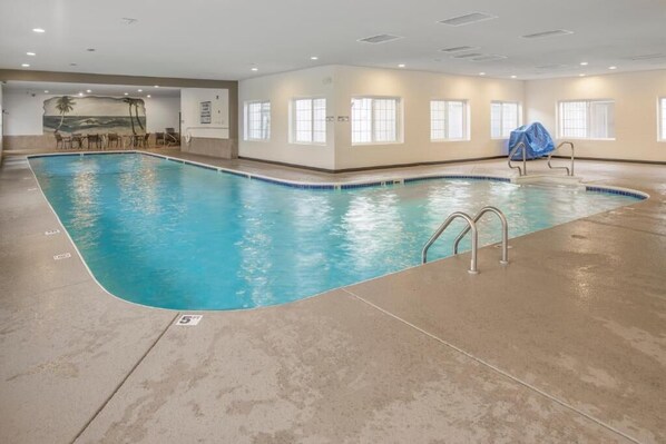 Pool - Branson 2BR Retreat | Near Lake & Attractions (Branson)