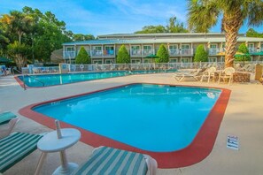 Unclassified image, 2 of 30, button - Coastal 2BR Retreat |Pool + Beach Nearby| Sleeps 6 (Hilton Head Island)