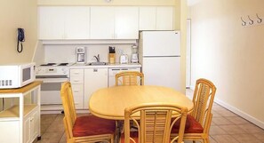 Unclassified image, 5 of 8, button - Spacious Studio | Private Kitchen | Free Wi-Fi (Holmes Beach)