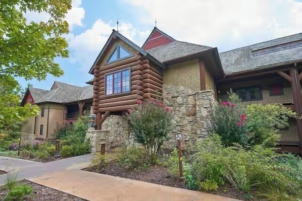 Exterior - Presidential 3-Bedroom Cabin |Private Hot Tub (Oliver Township)