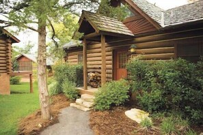 Exterior - Presidential 3-Bedroom Cabin |Private Hot Tub (Oliver Township)