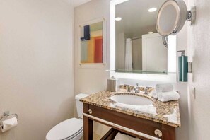 Bathroom - Orlando 2BR | Pool & Theme Parks (Orlando)