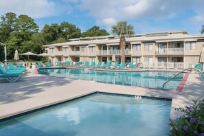 Unclassified image, 2 of 36, button - Coastal 2BR Retreat |Pool + Beach Nearby| Sleeps 6 (Hilton Head Island)
