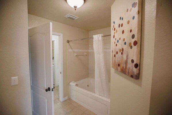 Bathroom - 2BR Condo in Orlando w/ Pool & Free Parking (Kissimmee)