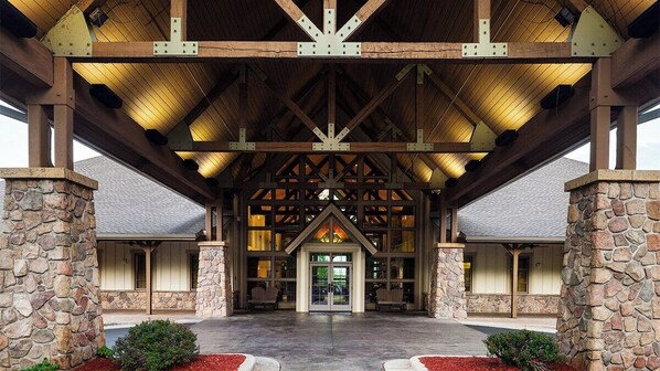 Exterior - Spacious 2-Bedroom Villa | Resort Views (Branson)