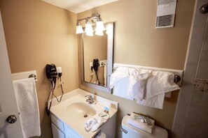 Bathroom - Club Capital Atalaya Towers 3BR (Murrells Inlet)