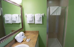 Bathroom - Spacious 2 BR Condo | Sleeps 6 | Full Kitchen (Kissimmee)