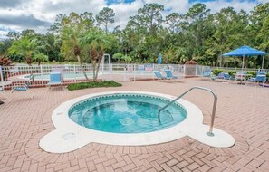 Pool - Spacious 2 BR Condo | Sleeps 6 | Full Kitchen (Kissimmee)