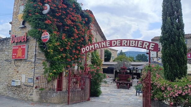 Unclassified image, 1 of 8, button - Domaine de Ribière - Chambre #2, 2 Pers (Grospierres)