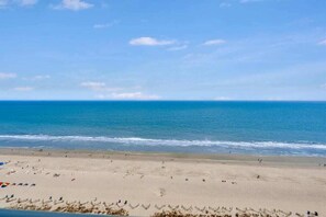 Beach - Oceanfront Studio | Sleeps 4 | Private Balcony (Myrtle Beach)