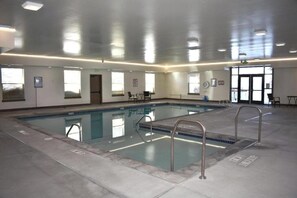 Pool - 2BR Spacious Condo w/ Full Kitchen (Island Park)