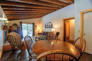 Dining - 2BR Ocean Breze Condo • Full Kitchen • Scenic View (Island Park)