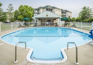 Pool - Spacious 2BR Suite Near Lake & Attractions (Branson)