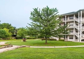 Exterior - Spacious 2BR Suite Near Lake & Attractions (Branson)