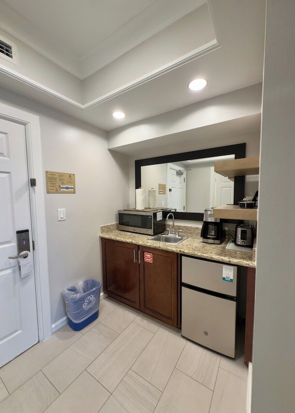 Comfortable King Guest Room | Balcony - Margate, FL