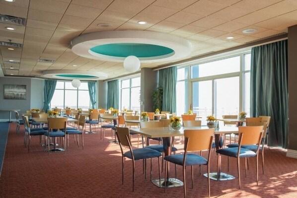 Dining - Modern King Studio | Private Pool & Full Kitchen (North Myrtle Beach)