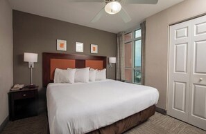 Room - Modern King Studio | Private Pool & Full Kitchen (North Myrtle Beach)