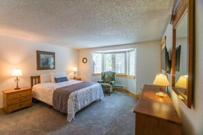 Room - Island Park 2BR Mountain Retreat Near Yellowstone (Island Park)
