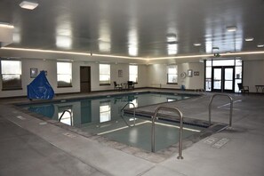 Pool - 2BR Spacious Condo w/ Full Kitchen (Island Park)