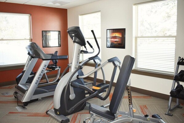Fitness facility - 2BR Spacious Condo w/ Full Kitchen (Island Park)