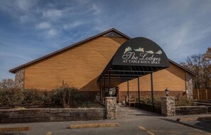 Exterior - Absolutely Lovely! 1 BR Condo Sleeps Up to 4! (Branson)
