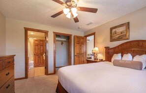 Room - Absolutely Lovely! 1 BR Condo Sleeps Up to 4! (Branson)