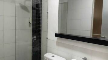 Junior Twin Room | Bathroom