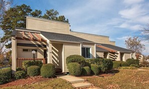 Exterior - Cute Studio for Fun on the Lake! Sleeps 4 (Villa Rica)