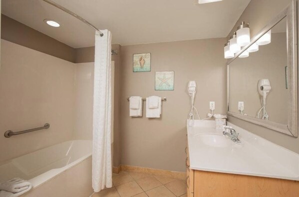 Bathroom - Stylish 2BR Condo Near Beachfront (North Myrtle Beach)