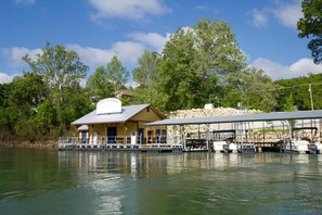 Exterior - Spacious Branson Getaway Near Top Attractions (Branson)
