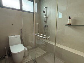 Unclassified image, 4 of 6, button - Spacious Riverside 3 Bed Penthouse - Steps to MRT and Dining Scene (Singapore)