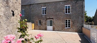 Maison de t’cheu nous avec cour fermée, à 3 km de la mer