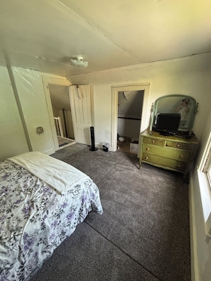 A bedroom with a bed, dresser, and a mirror. - Unplug at Gentle Giant Acres — Historic Maine Farmhouse on 16 Acres (Kingman)