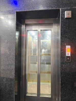 Unclassified image, 5 of 6, button - Hotel Gayatri Dham Near Prem Mandir (Vrindavan)