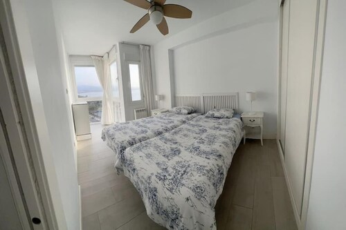 Piso del Mar. Stunning views just 50 meters from the beach