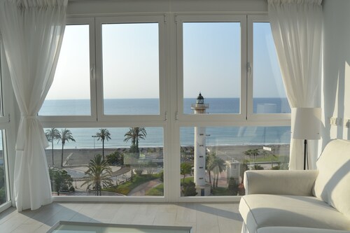 Piso del Mar. Stunning views just 50 meters from the beach