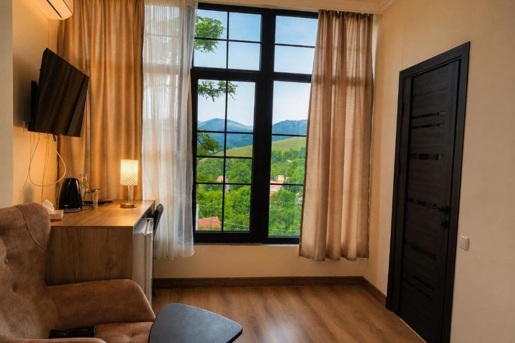 Double or Twin Room | Living area